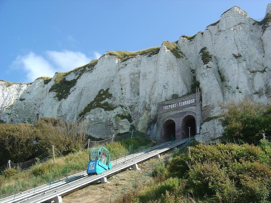 Idealement Situe "Le Studio" Les Locations Isahora Sont Aussi A 2 Pas Du Chateau D'Eu, Des Falaises Du Treport, De Mers Les Bains Et Aux Portes De La Baie De Somme Eu (Sekwana Nadmorska) Zewnętrze zdjęcie
