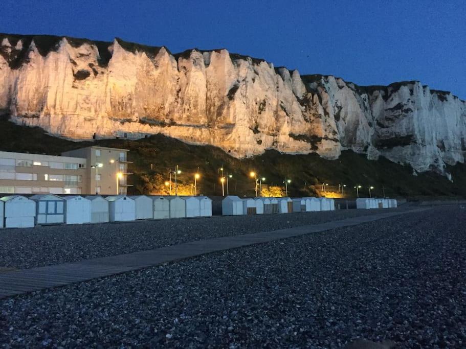 Idealement Situe "Le Studio" Les Locations Isahora Sont Aussi A 2 Pas Du Chateau D'Eu, Des Falaises Du Treport, De Mers Les Bains Et Aux Portes De La Baie De Somme Eu (Sekwana Nadmorska) Zewnętrze zdjęcie