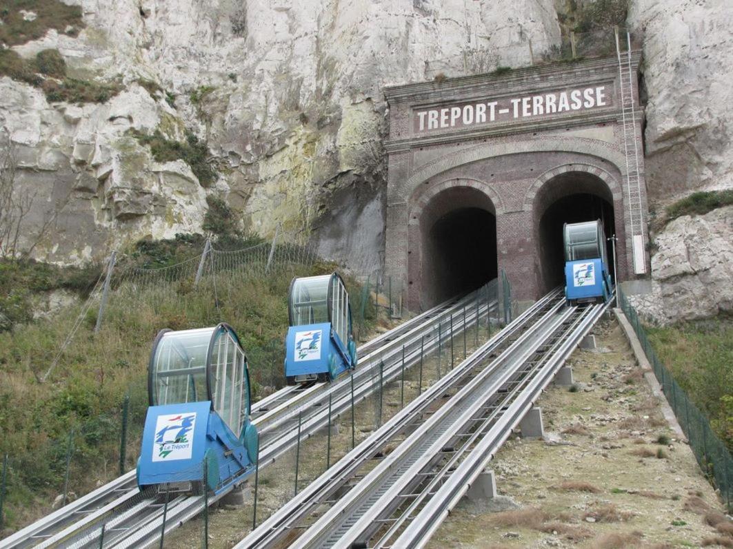 Idealement Situe "Le Studio" Les Locations Isahora Sont Aussi A 2 Pas Du Chateau D'Eu, Des Falaises Du Treport, De Mers Les Bains Et Aux Portes De La Baie De Somme Eu (Sekwana Nadmorska) Zewnętrze zdjęcie
