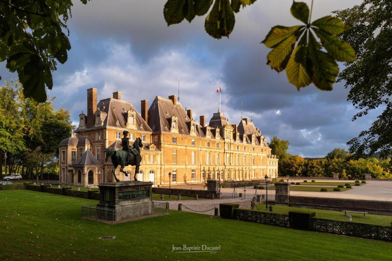 Idealement Situe "Le Studio" Les Locations Isahora Sont Aussi A 2 Pas Du Chateau D'Eu, Des Falaises Du Treport, De Mers Les Bains Et Aux Portes De La Baie De Somme Eu (Sekwana Nadmorska) Zewnętrze zdjęcie